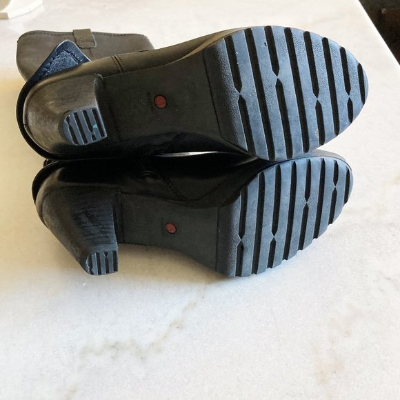 New! Blondo Canada tall black leather boots, waterproof, platform heels, buckles - Picture 4 of 9